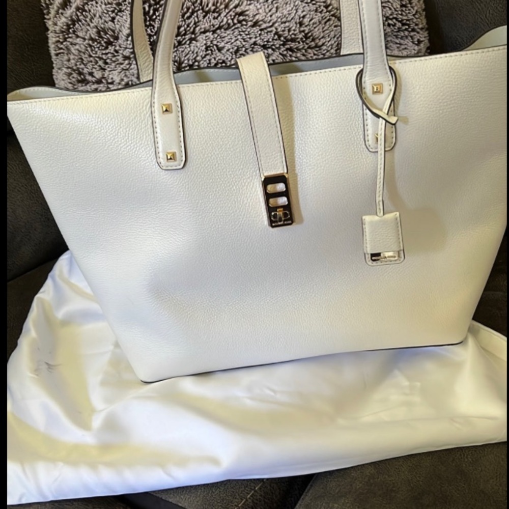 White leather authenticated Michael Kors tote and matching card holder